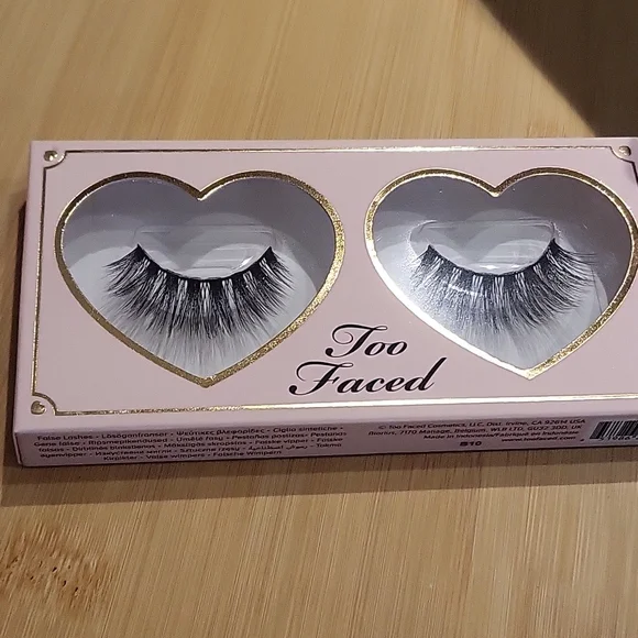 TOO FACED Drama Queen Faux Mink Lashes - Picture 1 of 5